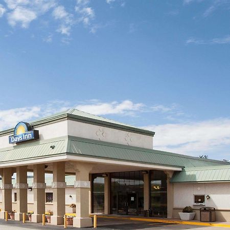 Days Inn By Wyndham Clinton Exterior photo
