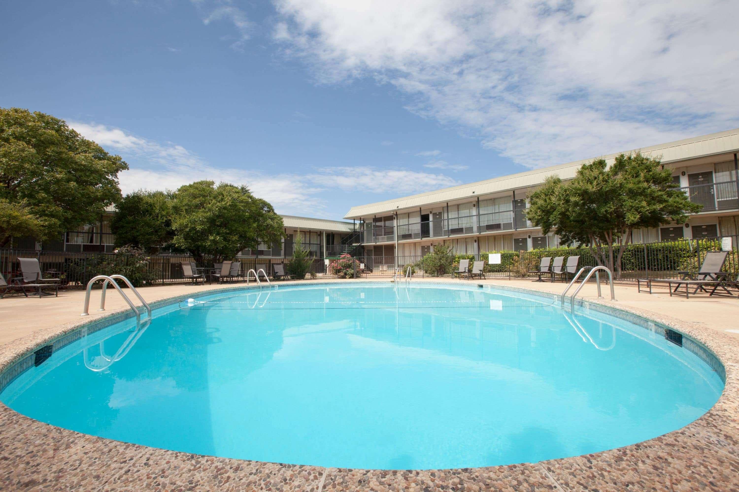 Days Inn By Wyndham Clinton Exterior photo