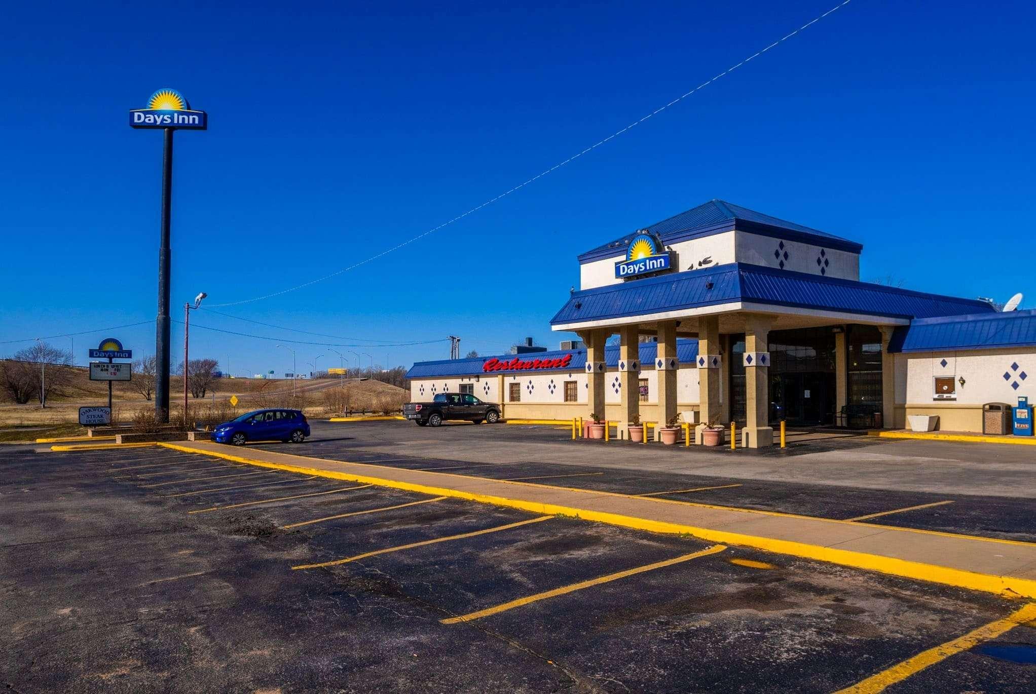 Days Inn By Wyndham Clinton Exterior photo