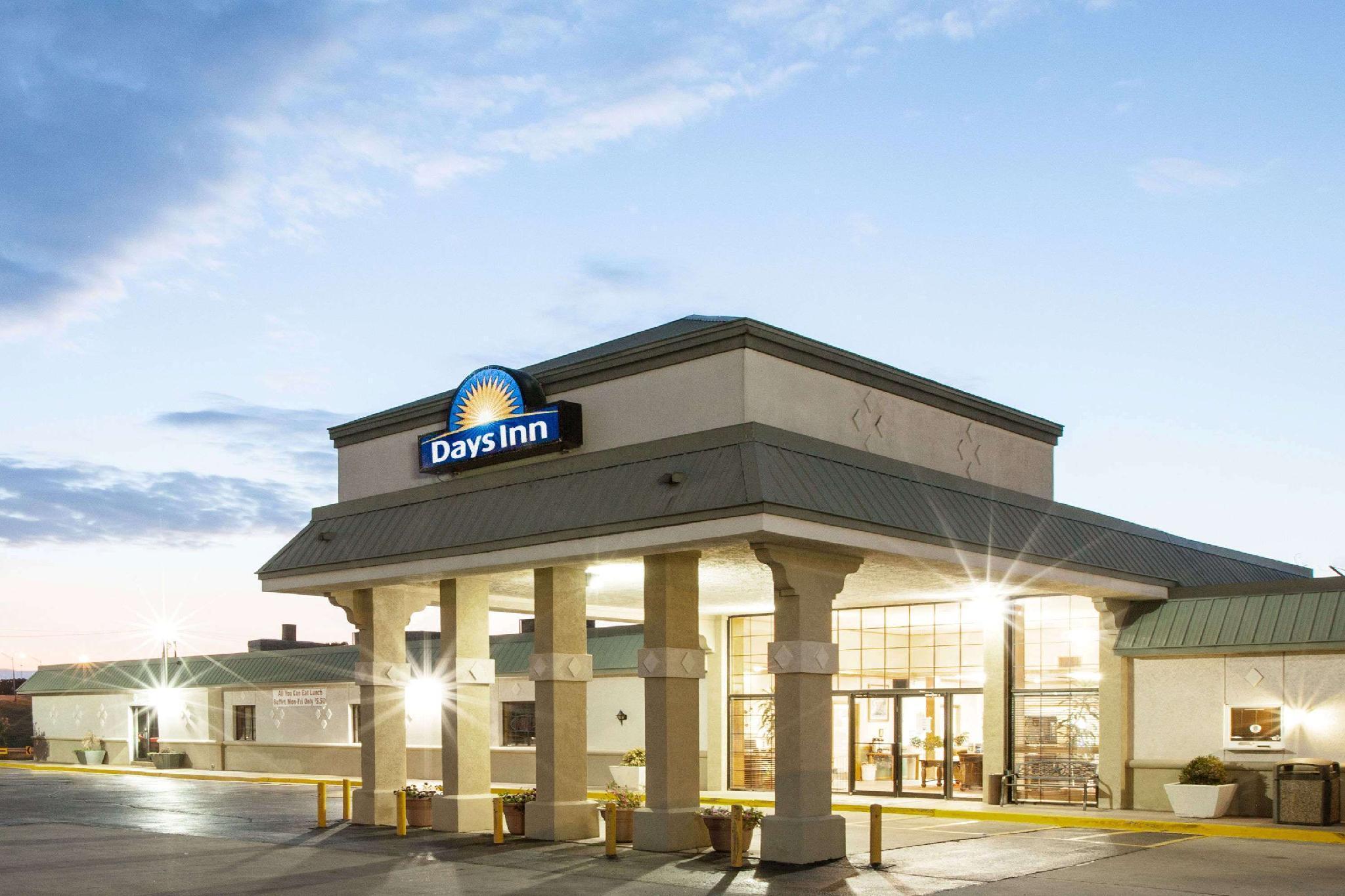 Days Inn By Wyndham Clinton Exterior photo
