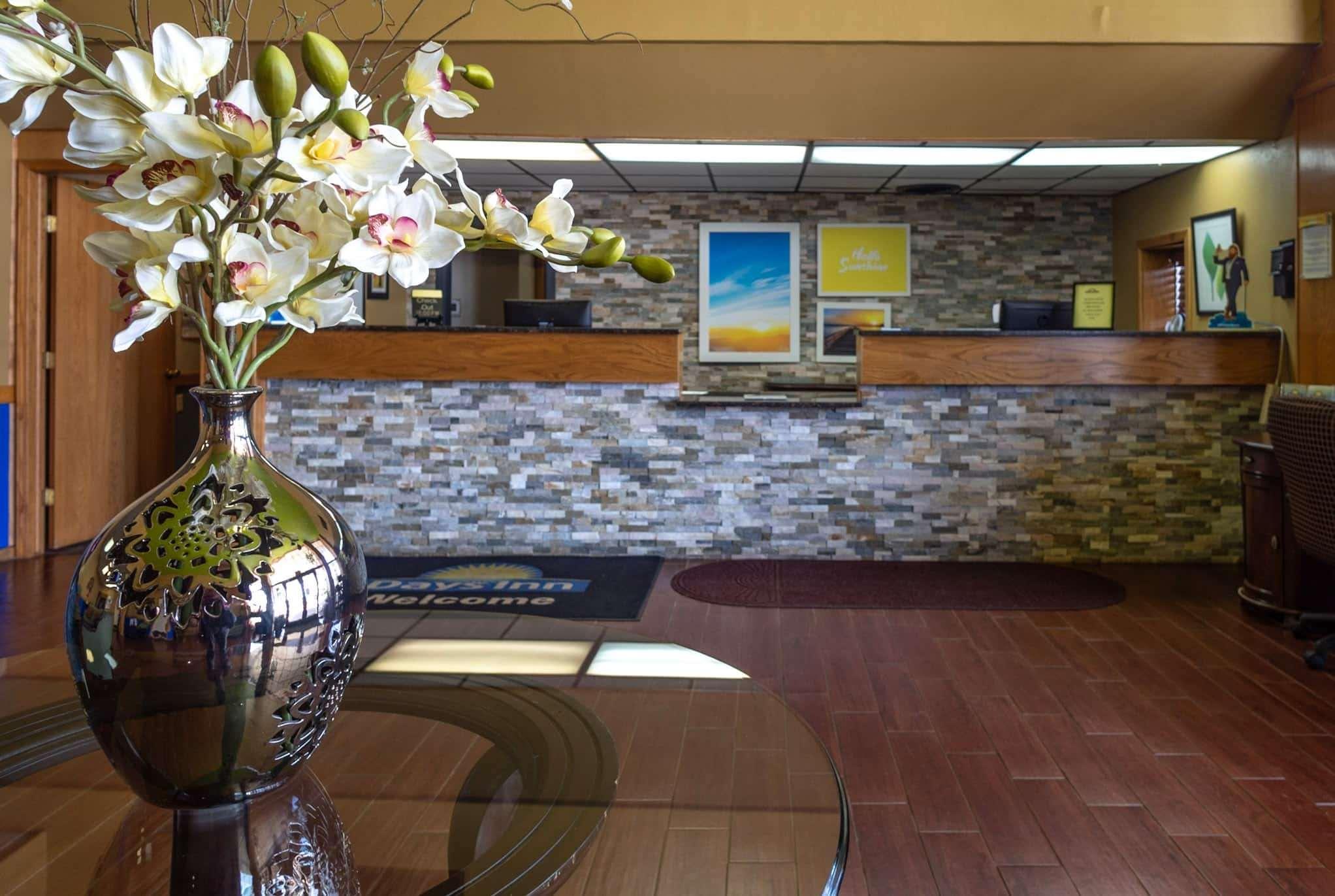 Days Inn By Wyndham Clinton Exterior photo