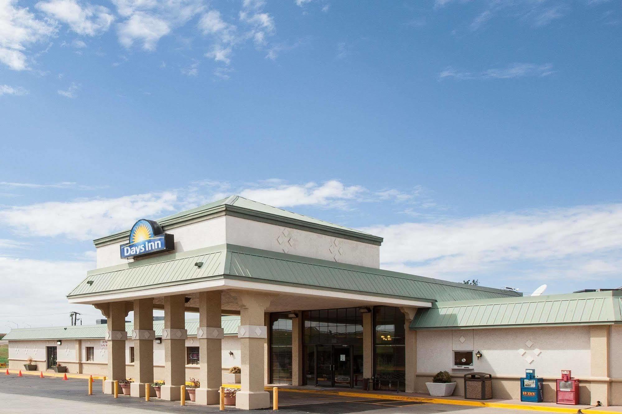 Days Inn By Wyndham Clinton Exterior photo