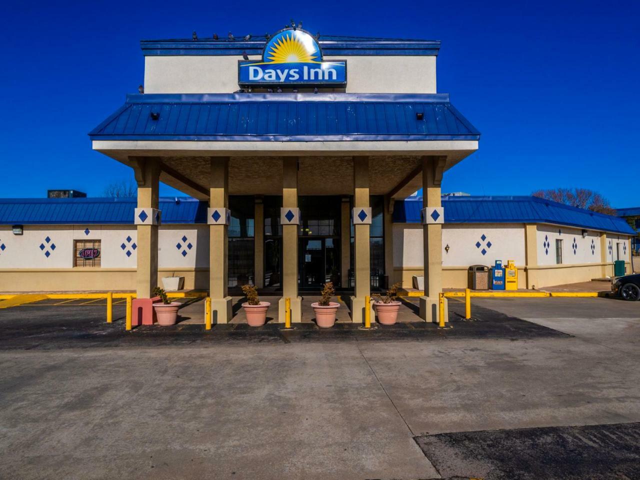 Days Inn By Wyndham Clinton Exterior photo